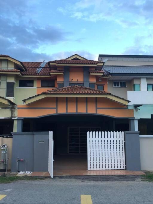 T House Nearby Kuantan East Coast Shopping Mall מראה חיצוני תמונה